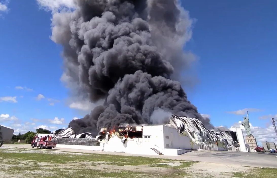 Incêndio de grandes proporções destrói loja da Havan; vídeo