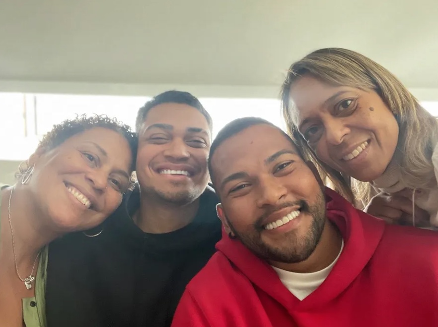 Filhos e netos de Pelé posam juntos enquanto rei do futebol segue internado: 'tristeza e memórias divertidas'