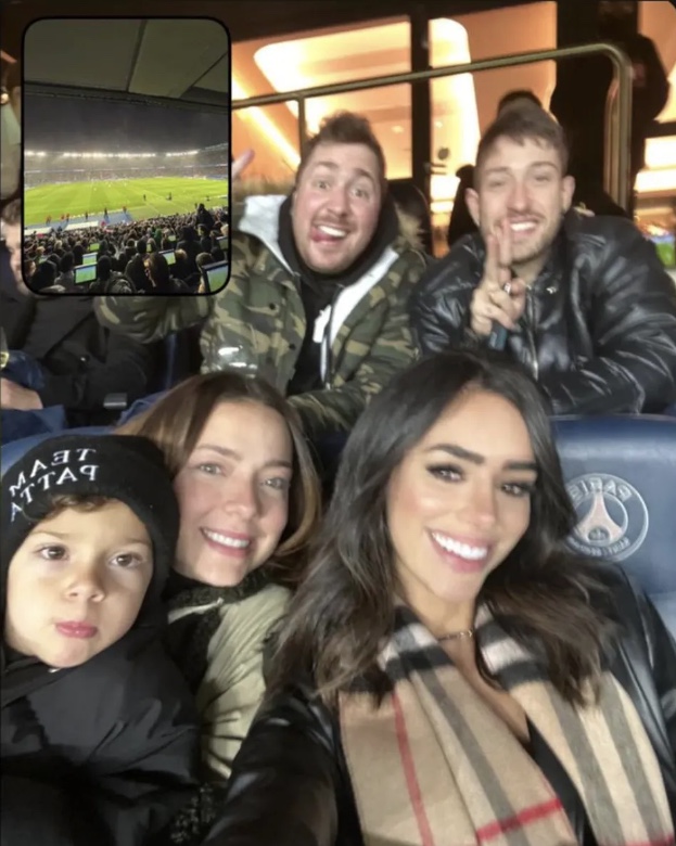 Ex-namorada de Neymar, Bruna Biancardi assiste jogo do PSG em Paris