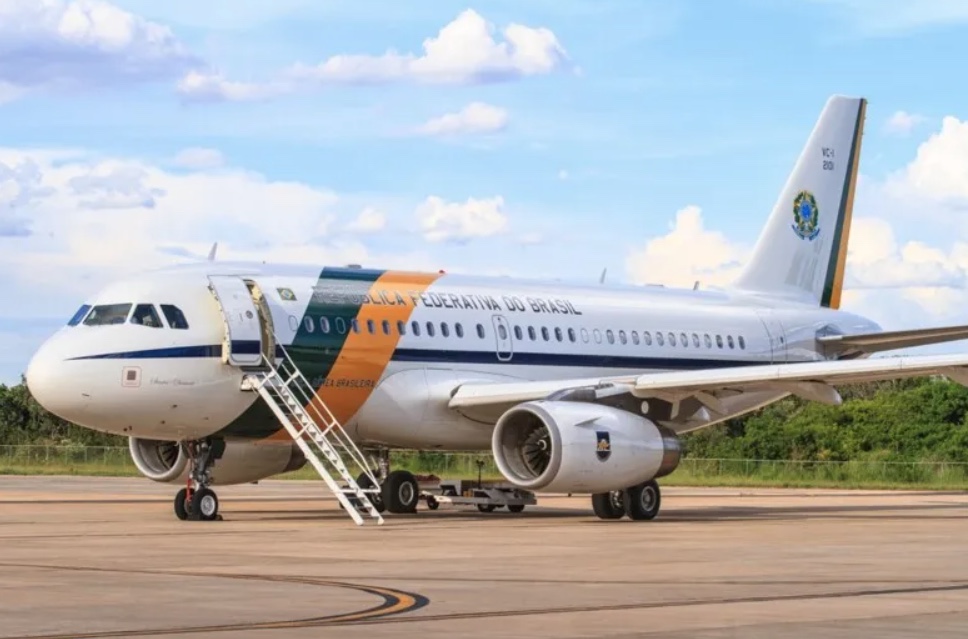 Avião presidencial decola e Presidência não informa se Bolsonaro embarcou