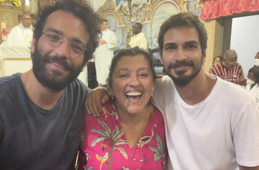 Regina Casé critica boato de namoro de Humberto Carrão com produtor: 'fico chocada'