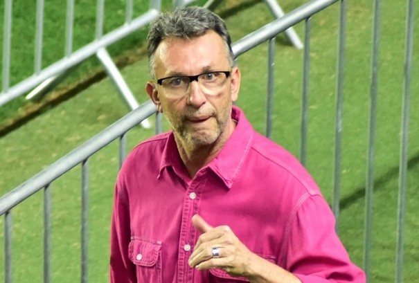 Neto se revolta com ausência de Tite e ‘turma do penta’ em velório de Pelé 