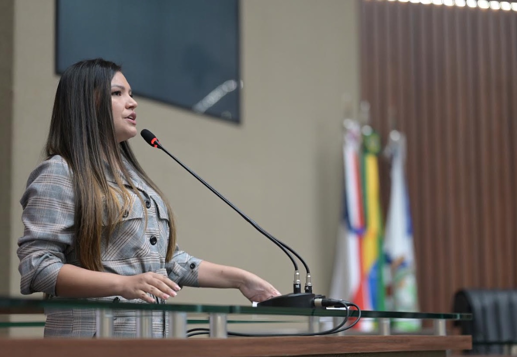 Joana Darc tem lei sancionada que proíbe contratação de condenados por maus-tratos aos animais