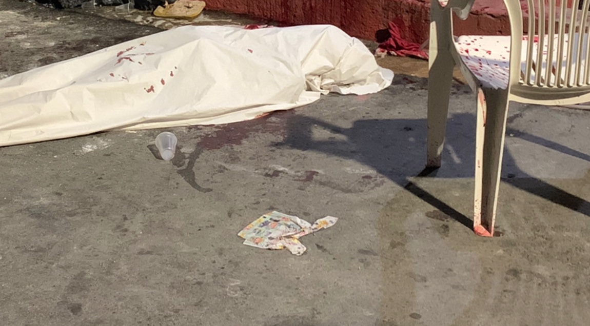 Jurado de morte, homem é assassinado em bar na frente de cemitério em Manaus