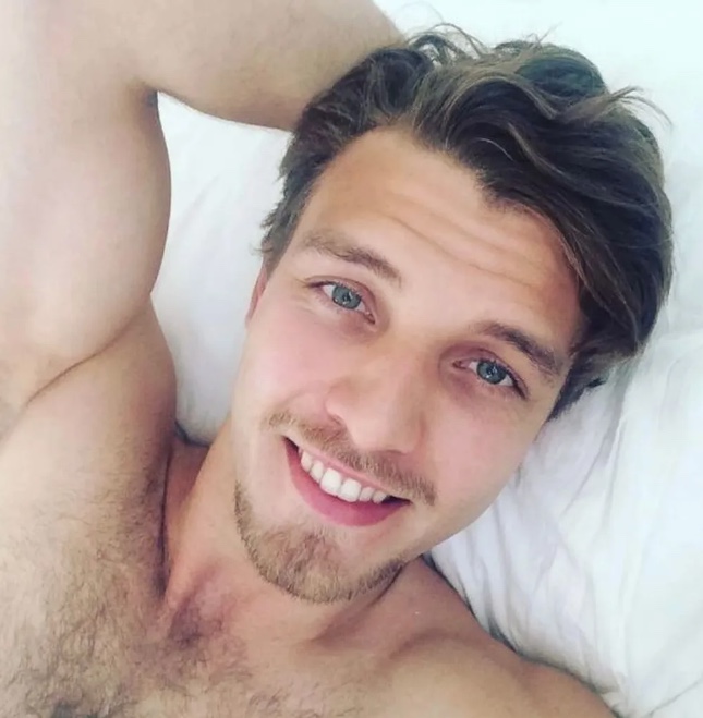 Comissário de bordo que sumiu após mergulhar pelado no mar é encontrado morto