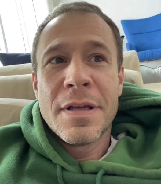 Tiago Leifert declara torcida para participante da Casa de Vidro e web reage