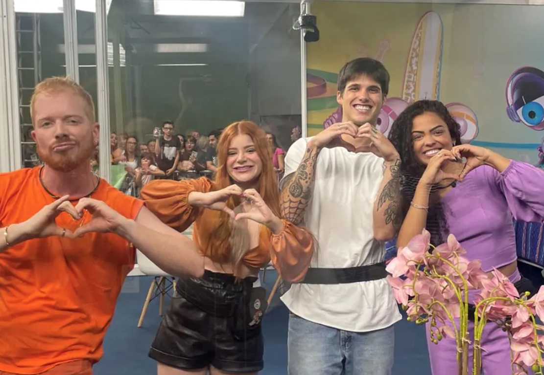 Tadeu Schmidt anuncia encerramento da Casa de Vidro e data para saber quem ganhou