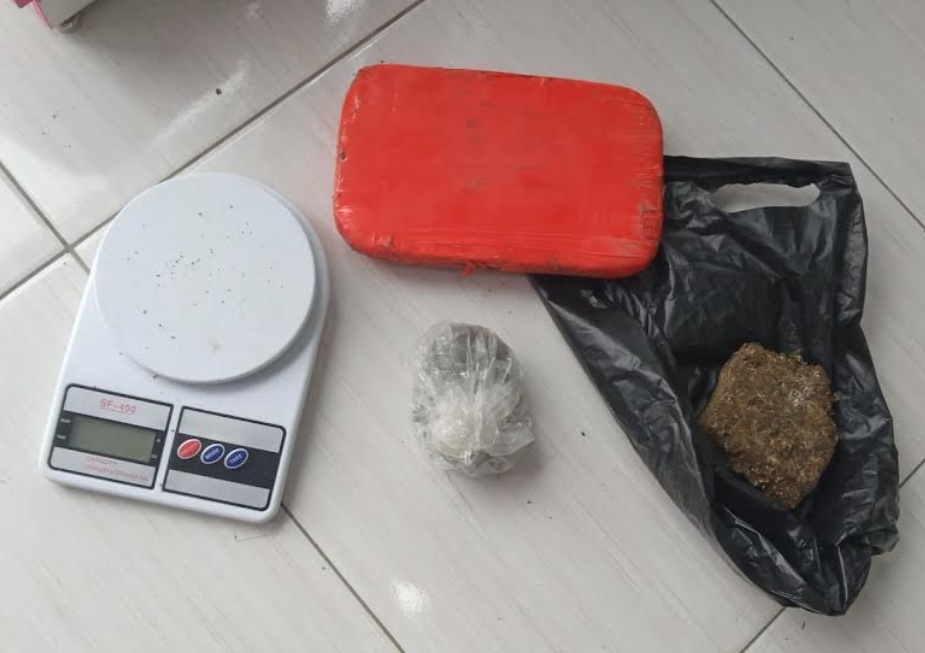 Mulher presa em flagrante ao enviar drogas para Manacapuru usava loja como fachada