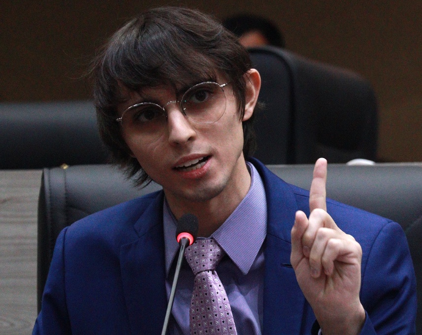 Amom Mandel anuncia projeto para acabar com alistamento militar obrigatório