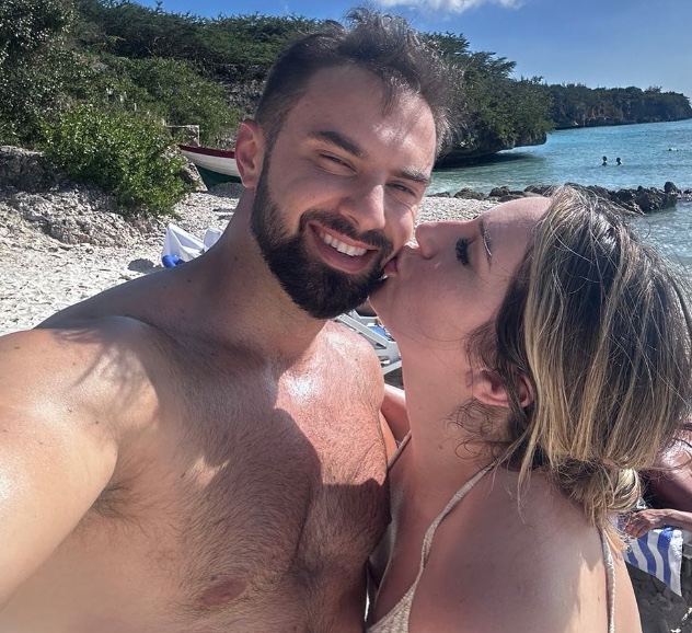 Sogra de Amanda do BBB23 expõe fotos da médica com namorado após farsa vir à tona