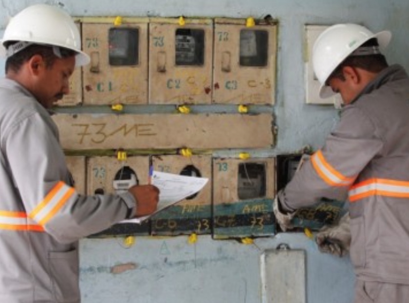 Amazonas Energia deve indenizar mulher em R$ 10 mil por demora no restabelecimento do serviço