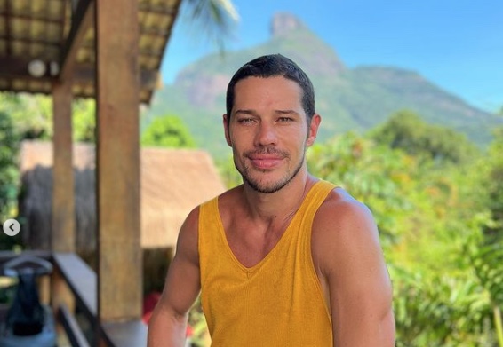 Recepcionista de hotel é demitida após ser flagrada em quarto com José Loreto