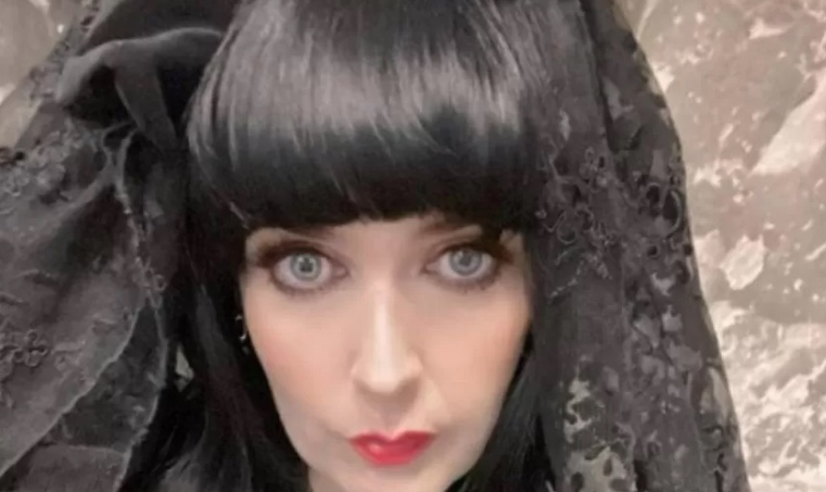 Cantora casada com fantasma procura ajuda para relacionamento não esfriar