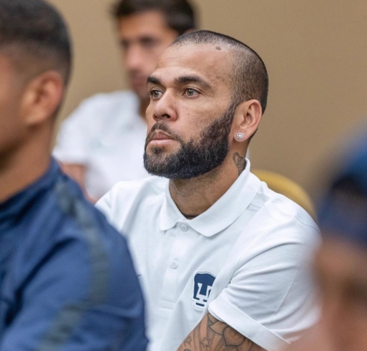 Mulher diz em depoimento que Daniel Alves a 'machucou muito'