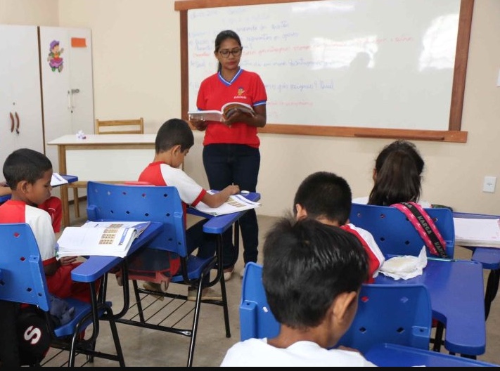 Estado do Amazonas e Manaus estão entre os que pagam acima do novo piso nacional dos professores