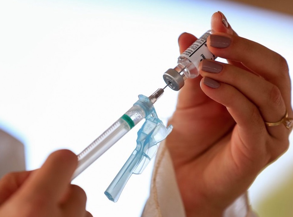 Entenda o que são as vacinas bivalentes contra a Covid-19