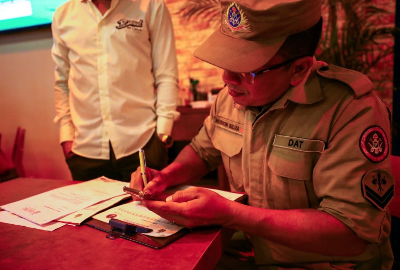 Bares e restaurantes são flagrados com irregularidades durante fiscalização em Manaus