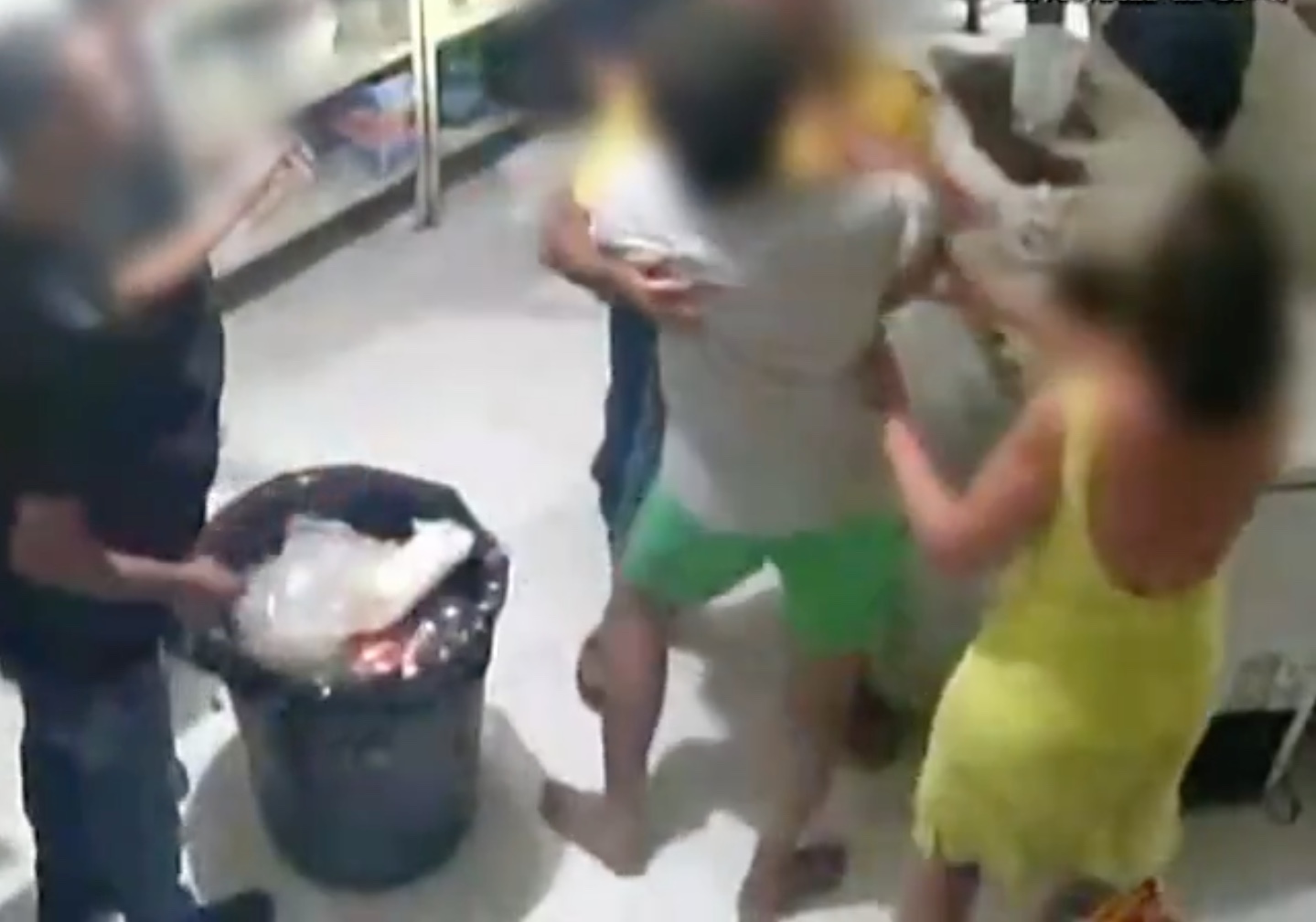 Casal se irrita com comida apimentada e agride funcionários de restaurante; vídeo