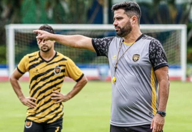 Barezão: Treinador do Amazonas sinaliza mudanças contra o Galo e normaliza pressão por resposta