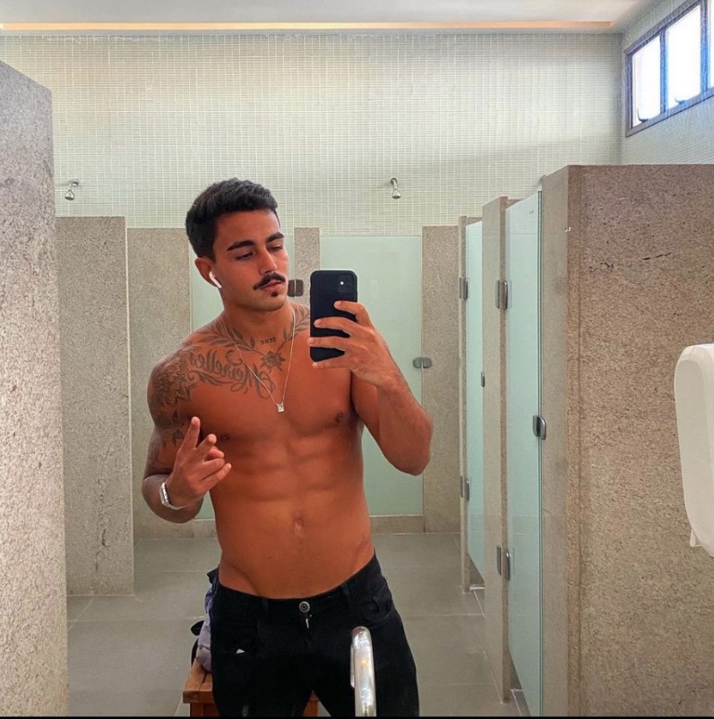 Modelo em clipe de Anitta tem suposto vídeo íntimo vazado e deleta Instagram