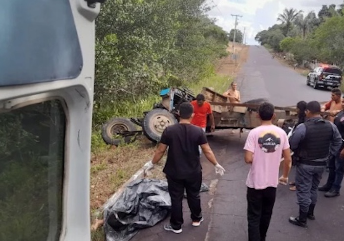 Caminhão perde controle em ladeira e motorista morre ao pular de caminhão no Amazonas