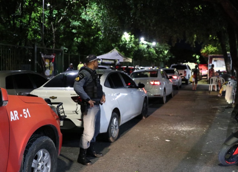 Fiscalização mira carros com paredões de som em postos de combustíveis em Manaus