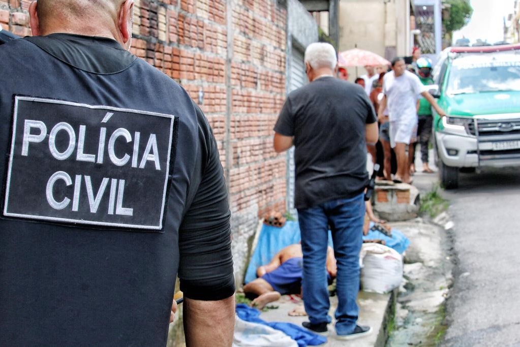 Jovem é perseguido e executado por pistoleiros em rua de Manaus