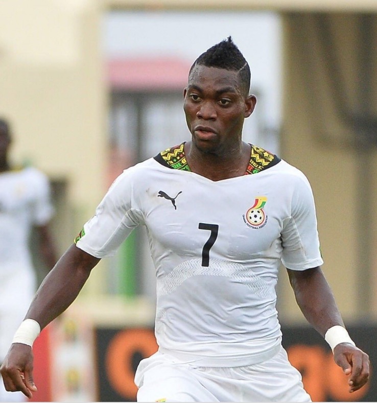 Ex-Chelsea estaria debaixo dos escombros na Turquia; mortos chegam a 2,3 mil