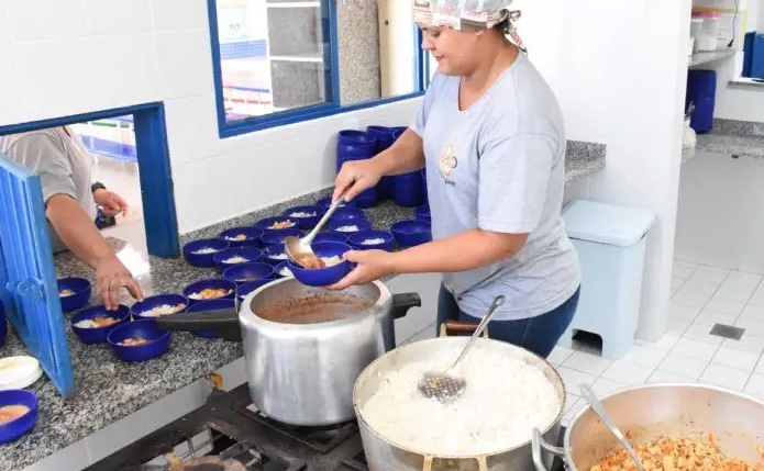 Prefeitura lança processo seletivo com 144 vagas para professor e merendeiro no Amazonas