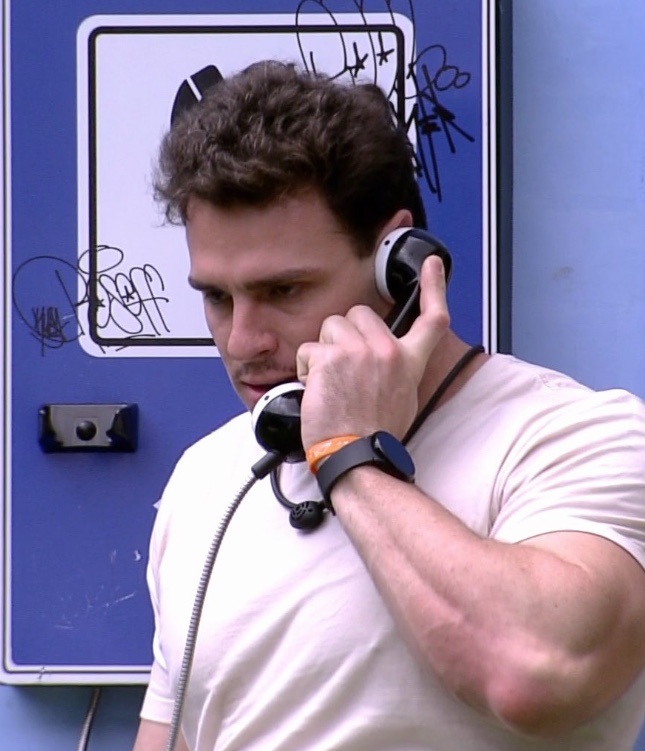 Veja quem atendeu o Big Fone e foi direto para o Paredão 