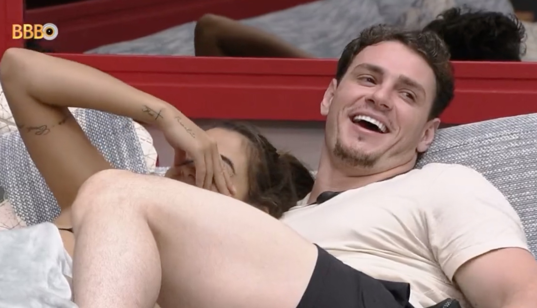 BBB23: Com 'ranço', Key reage ao ver foto de Larissa ao lado de Gustavo; vídeo