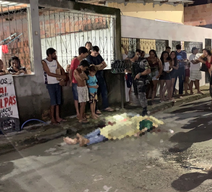 Vendedor de mingau é assassinado ao retornar de supermercado de Manaus