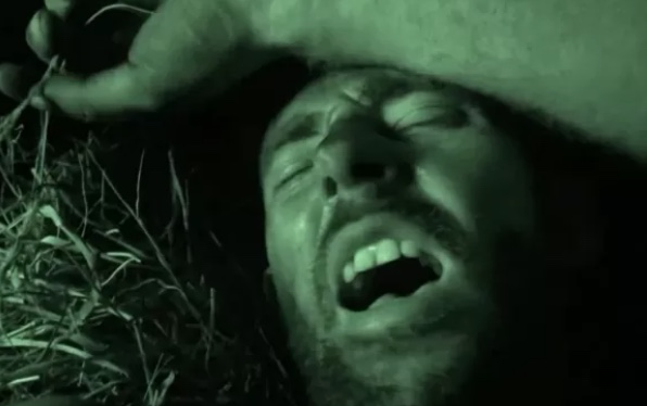 Participante do ‘Largados e Pelados’ queima o pênis durante gravação 