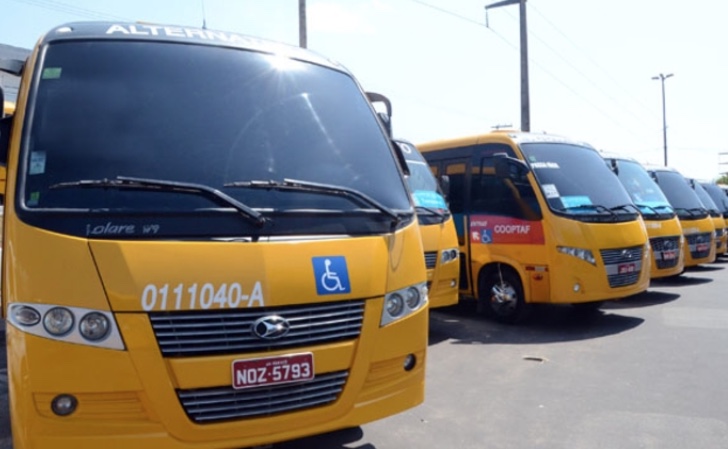 Frota de ônibus é reforçada com transporte Alternativo para atender foliões em Manaus