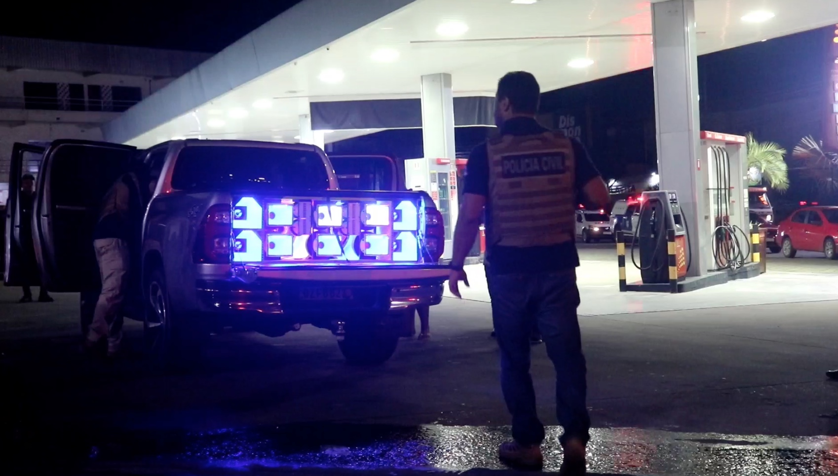 Homem com 'paredão' de som em posto de combustível é multado em R$ 63 mil em Manaus