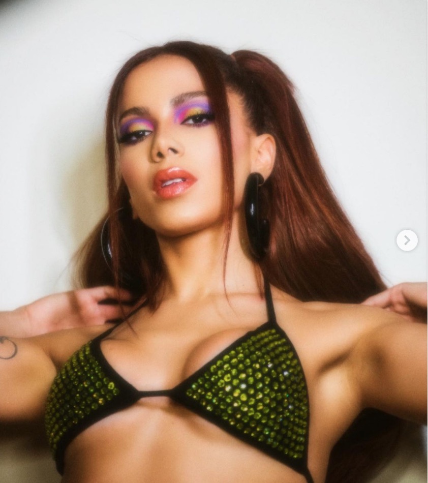 Anitta se disfarça para curtir Carnaval de Salvador