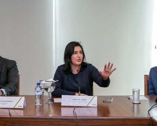 Simone Tebet fica ilhada em Guarujá e não vai vistoriar áreas atingidas por chuvas em SP