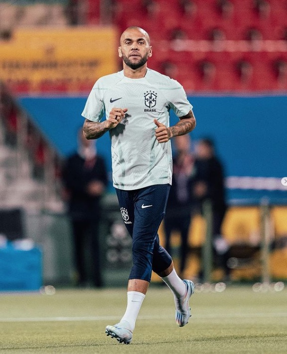 Caso Daniel Alves: jogador completa um mês preso e espera liberdade provisória