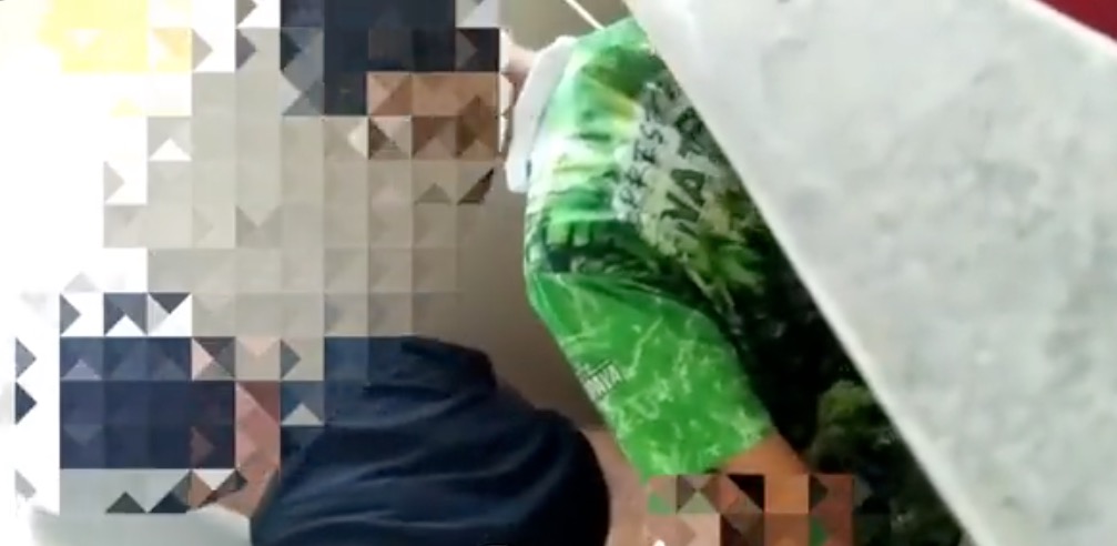 Homens são flagrados fazendo sex0 no banheiro do Sambódromo em Manaus