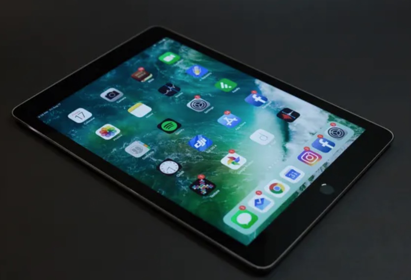 Saiba como participar de leilão da Receita Federal com iPad e notebook por R$ 1 mil