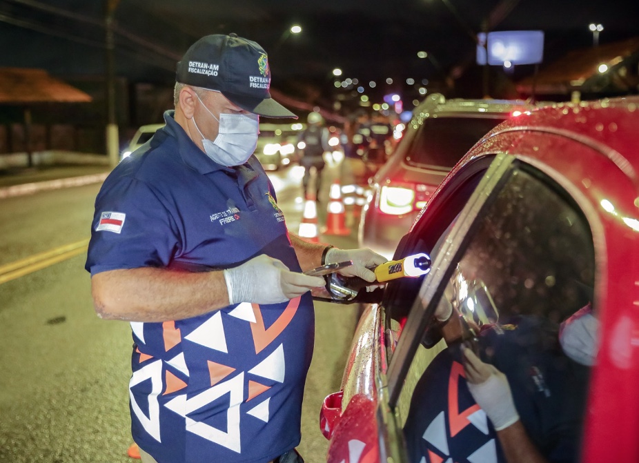 Mais de 140 motoristas são autuados por dirigirem bêbados durante Carnaval em Manaus
