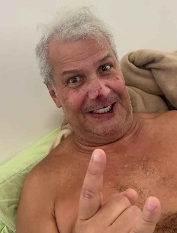 Sikêra Jr. aparece pela 1ª vez após internação em UTI