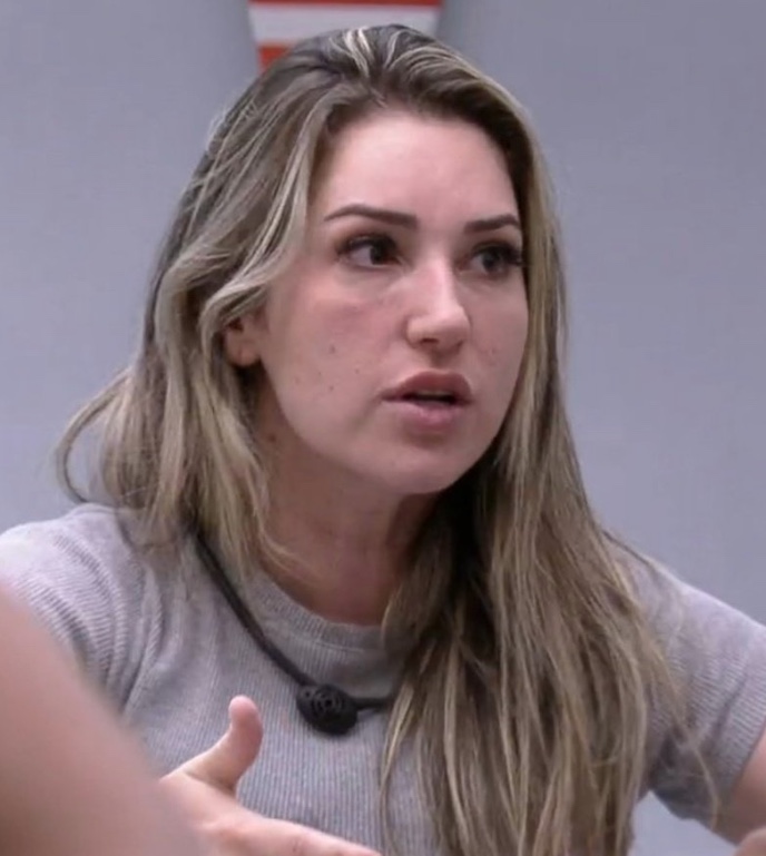 Veja como ficou rosto de Amanda após Bruna acertar médica em briga com Alface
