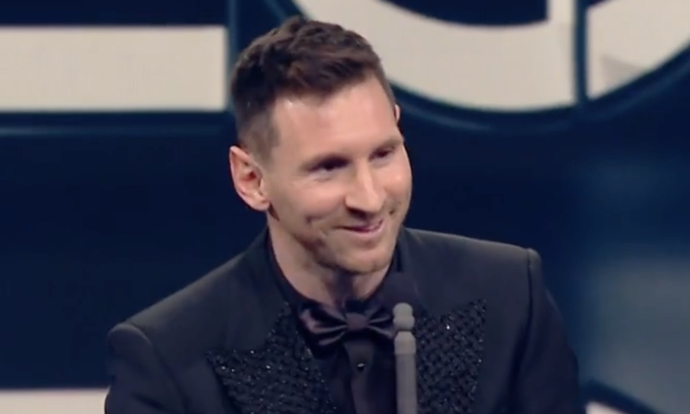 Campeão do mundo e craque da Copa, Messi é o melhor do planeta de novo