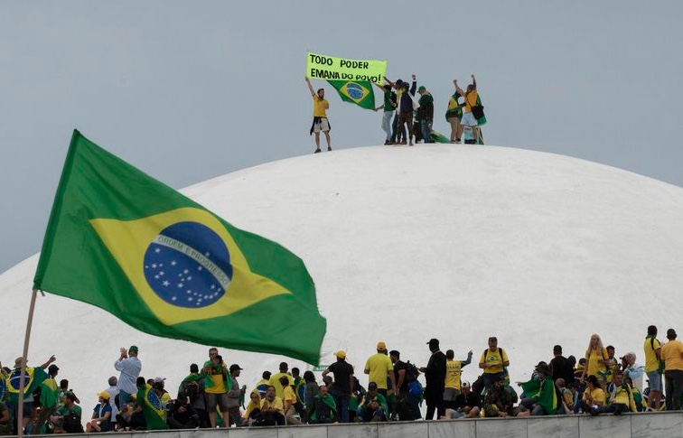 Alexandre de Moraes manda soltar 102 presos por atos golpistas