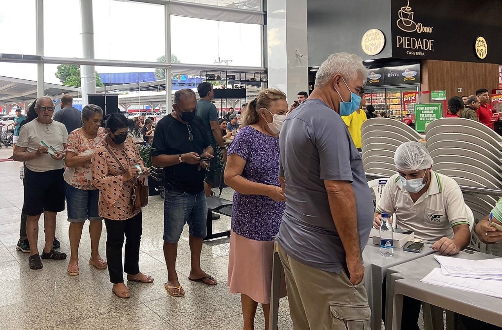 Vacinação contra covid em supermercados de Manaus voltam nesta sexta