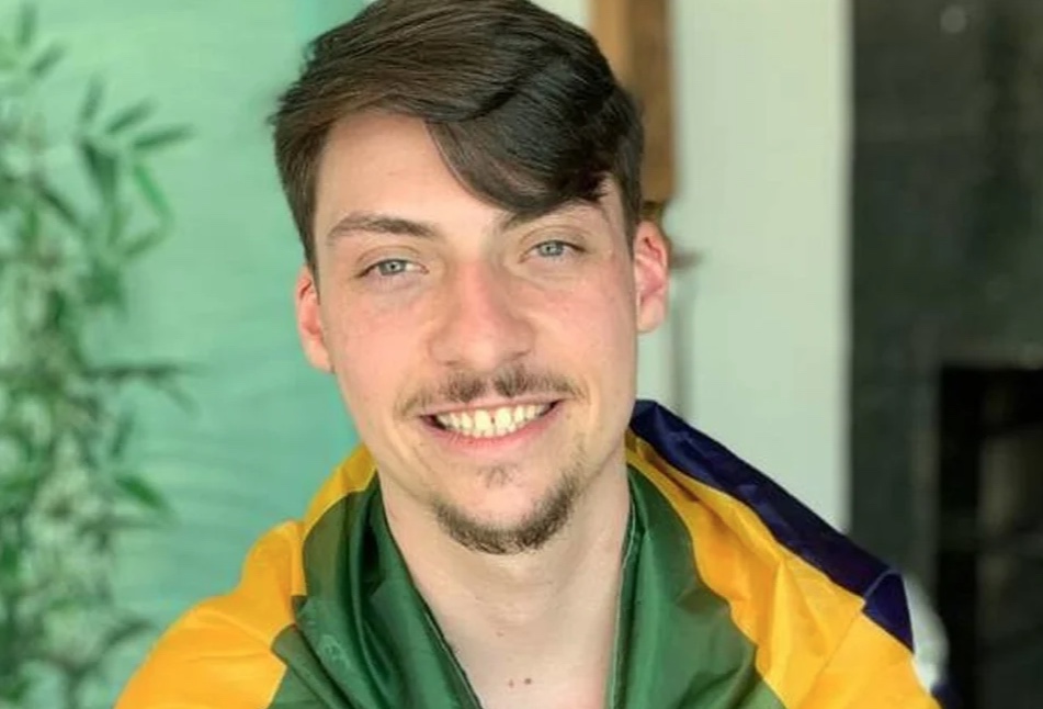 Jair Renan, filho "04" de Bolsonaro, ganha cargo no Senado de R$ 7,6 mil