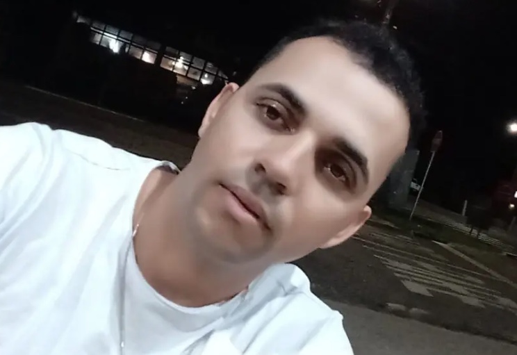 Vendedor de roupas é esquartejado em ritual satânico na casa de amigo