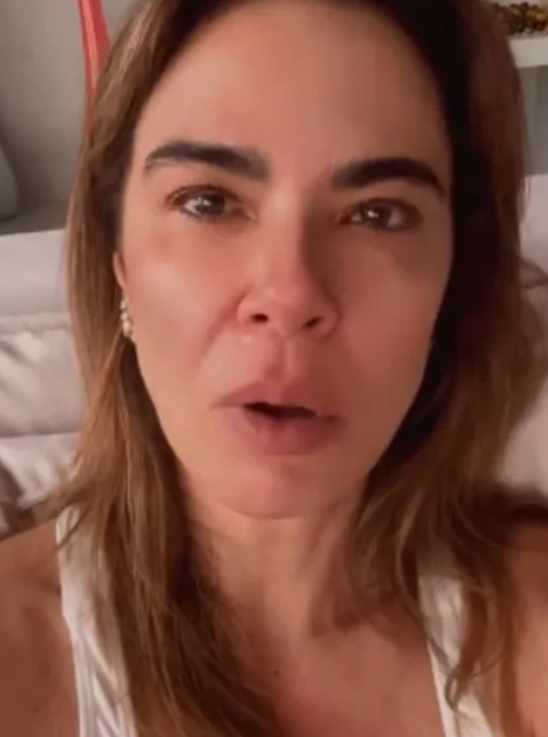 Luciana Gimenez chora e diz que não sente melhora na perna após acidente de esqui