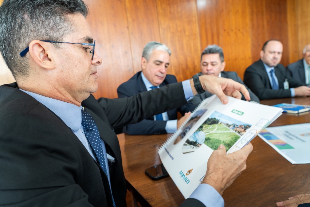 David Almeida finaliza agenda em Brasília com ministros da Saúde e Relações Institucionais